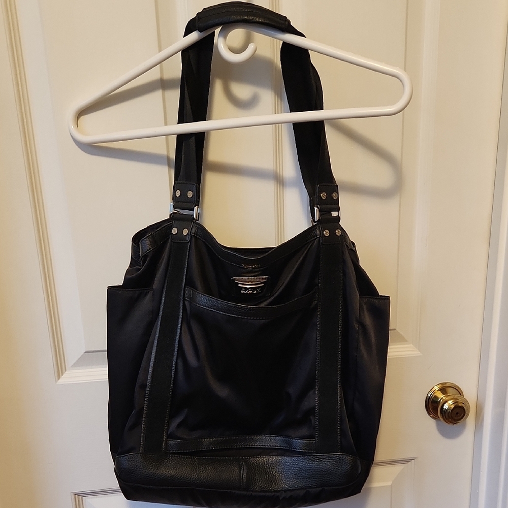 DKNY Large Black NLeather Shoulder Bag with  and Roomy Compartme